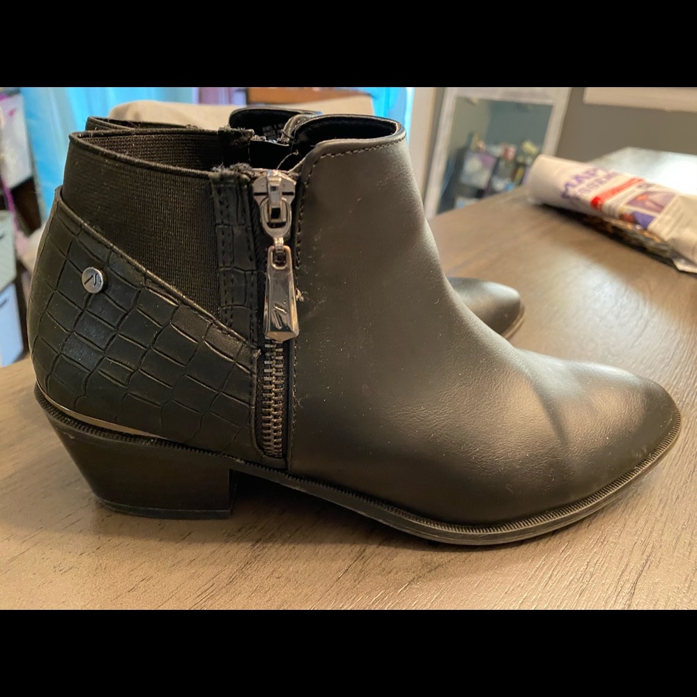 Vera wang booties